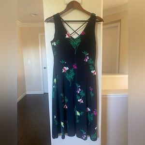 Vince Camuto black flowered dress. Size extra small.